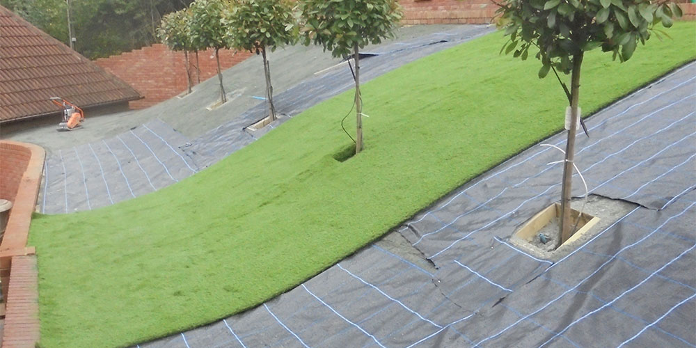 How To Install Artificial Grass On A Slope Wood Decking In Encinitas?